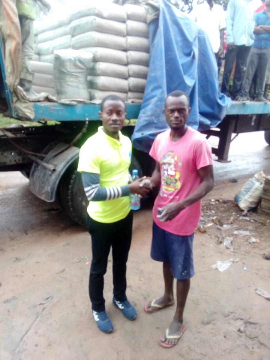 Visite de l'orphelinat COC à Bandal