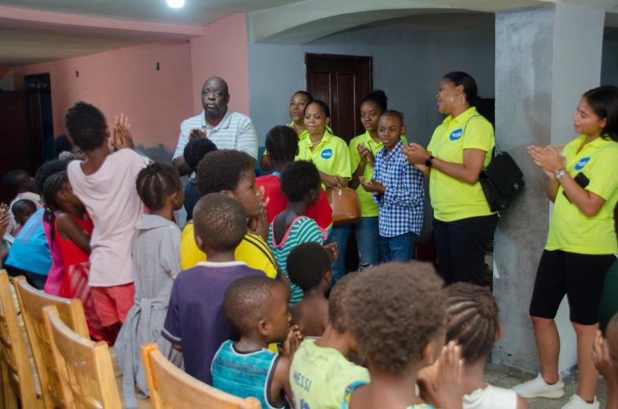 Visite de l'orphelinat COC à Bandal